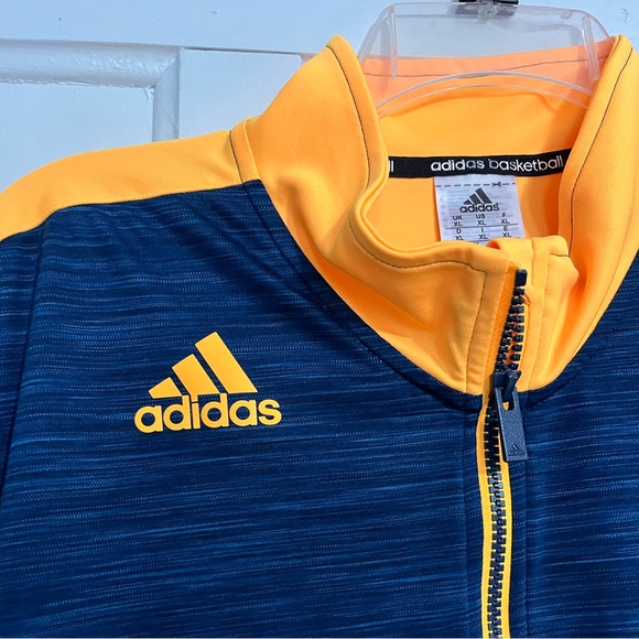 Men’s Adidas 1/4 Zip Shirt - Picture 3 of 7
